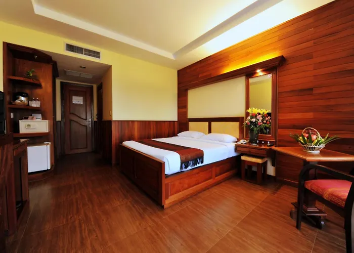 Hotel River 4*