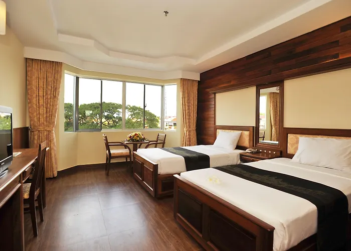 River Hotel 4*