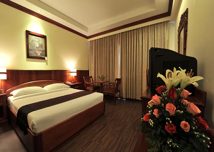 River Hotel