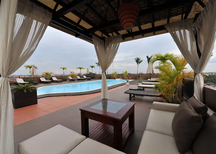 River Hotel 4*