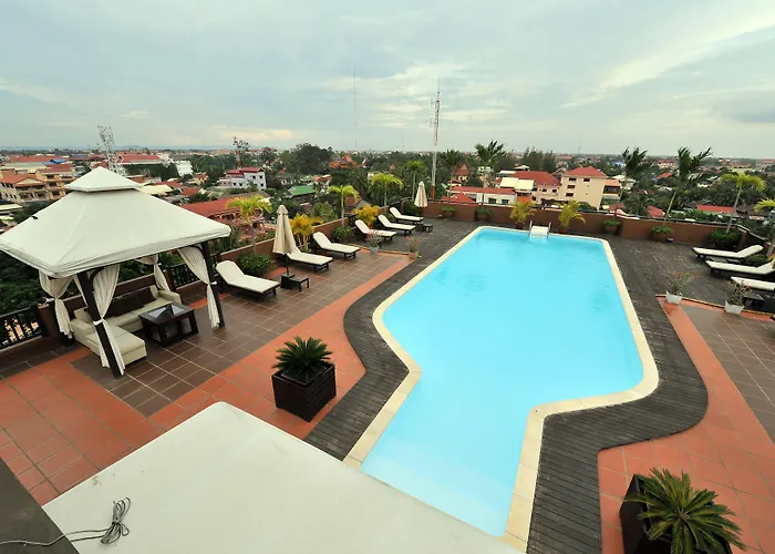 River Hotel