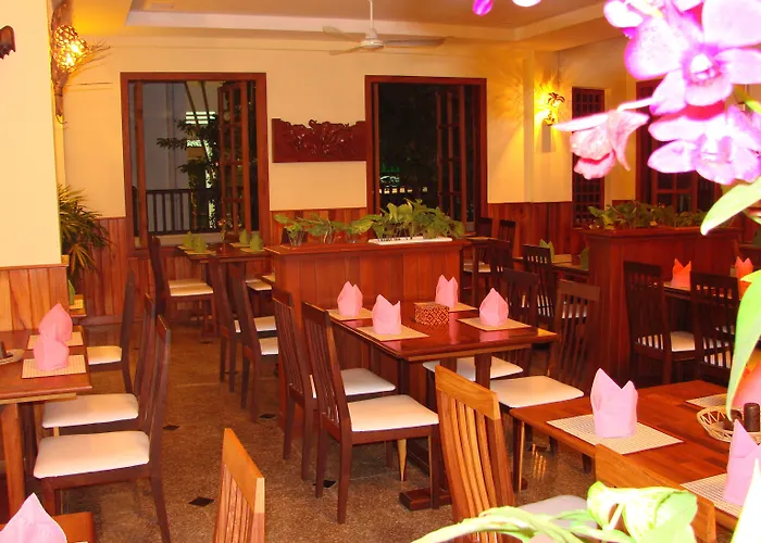 Hotel River 4*