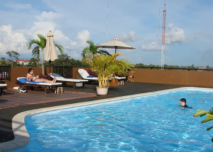 River Hotel