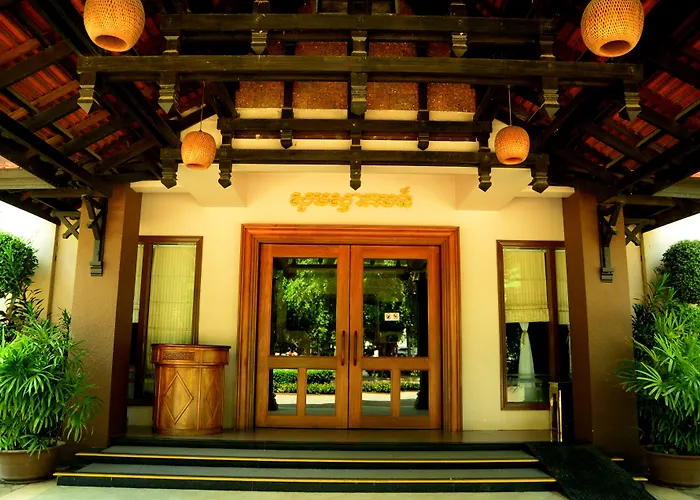 River Hotel 4*