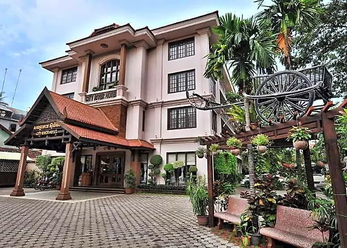 River Hotel
