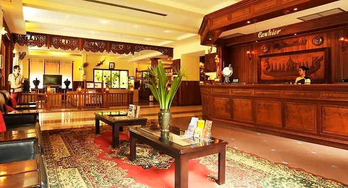 River Hotel