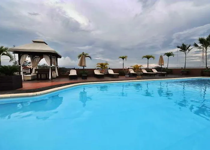 Hotel River 4*