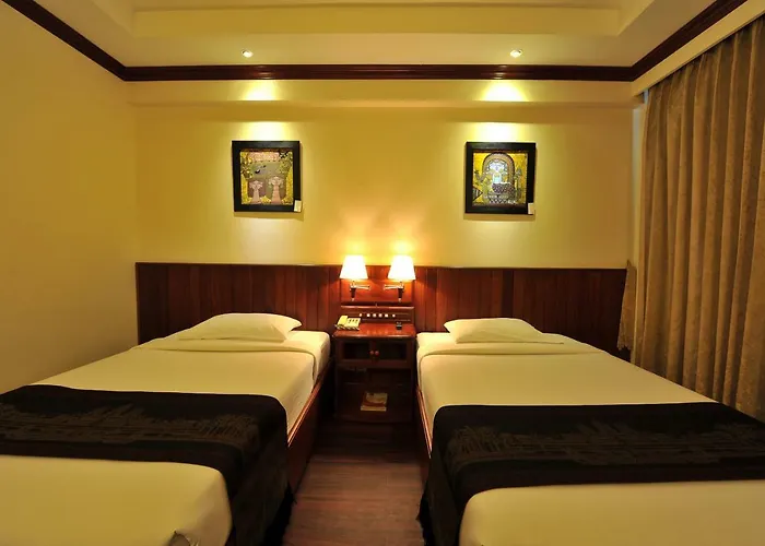 Hotel River 4*